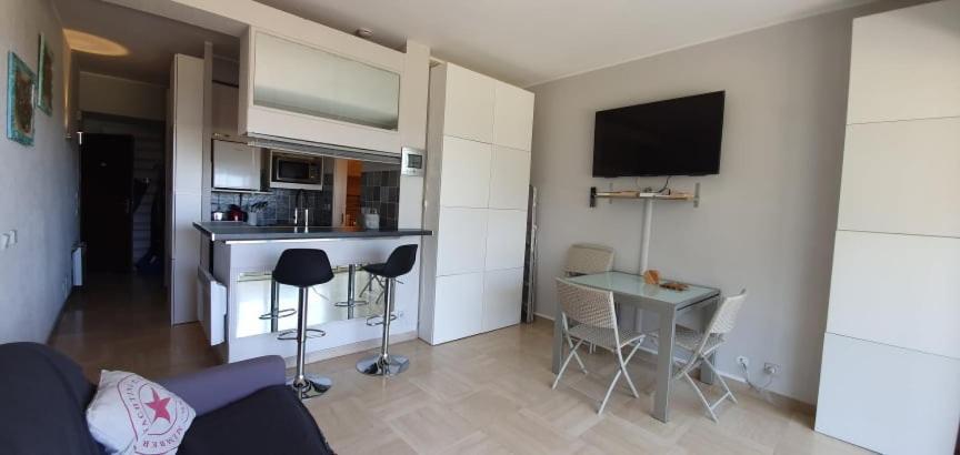 Lovely Apartment In Marina Baie Des Anges- Baronnet - Sew View, Free Parking Spaces On Site, Restaurants, Beach, Supermarket Villeneuve-Loubet Exterior foto